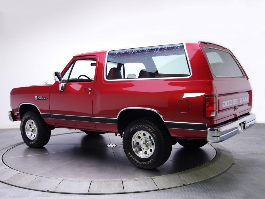  Dodge Ramcharger 1988 года  (фото 6 из 8)